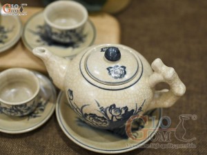 Bộ ấm chén dáng gốc cây men rạn vẽ hoa sen, dung tích 350ml