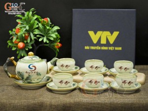 Bộ ấm chén dáng gốc cây men vuốt vẽ tre xanh in logo, 350ml