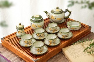 Bộ ấm chén dáng gốc cây vẽ hoa mai kèm phụ kiện