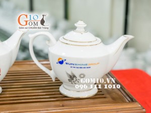 Bộ ấm chén dáng hoàng cung men trắng kẻ chỉ vàng - in logo