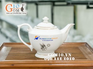 Bộ ấm chén dáng hoàng cung men trắng kẻ chỉ vàng - in logo