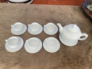 Bộ ấm chén dáng Hồng Kong men trắng