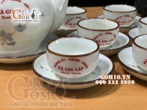 Bộ ấm chén dáng hồng vẽ đào xanh men kem - inlogo