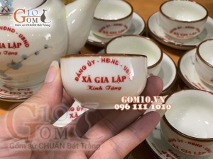 Bộ ấm chén dáng hồng vẽ đào xanh men kem - inlogo