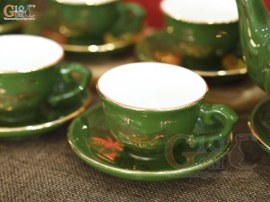 Bộ ấm chén dáng phú quý men xanh cảnh làng quê kẻ chi vàng kim, 500ml
