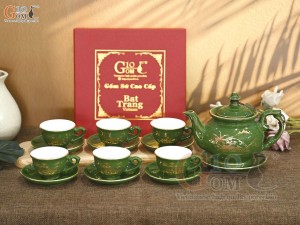 Bộ ấm chén dáng phú quý men xanh cảnh làng quê kẻ chi vàng kim, 500ml