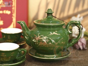 Bộ ấm chén dáng phú quý men xanh cảnh làng quê kẻ chi vàng kim, 500ml