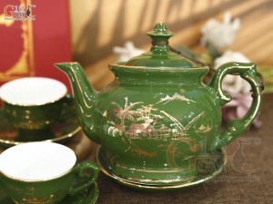 Bộ ấm chén dáng phú quý men xanh cảnh làng quê kẻ chi vàng kim, 500ml