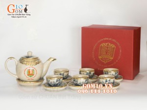 Bộ ấm chén dáng quả đào men rạn cổ bọc đồng, in logo