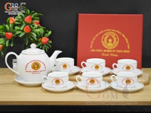 Bộ ấm chén dáng quả đào men trắng - in logo