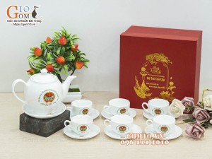Bộ ấm chén dáng quả đào men trắng - in logo ĐHĐB Hội Nông Dân