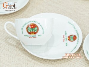Bộ ấm chén dáng quả đào men trắng - in logo ĐHĐB Hội Nông Dân
