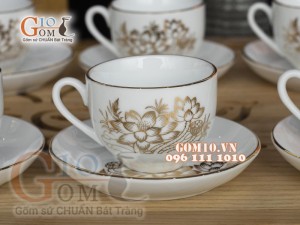 Bộ ấm chén dáng quả đào men trắng họa tiết hoa Sen vẽ Vàng, 600ml