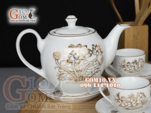 Bộ ấm chén dáng quả đào men trắng họa tiết hoa Sen vẽ Vàng, 600ml