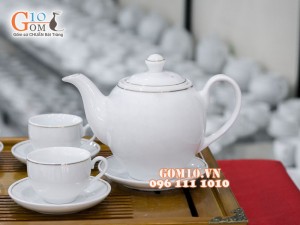 Bộ ấm chén dáng quả đào men trắng, kẻ chỉ vàng kim 700ml
