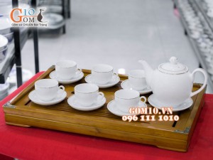 Bộ ấm chén dáng quả đào men trắng, kẻ chỉ vàng kim 700ml