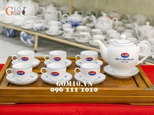 Bộ ấm chén dáng quả đào men trắng kẻ chỉ xanh - in logo