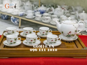 Bộ ấm chén dáng quả đào men trắng vẽ sen tre Vàng kim
