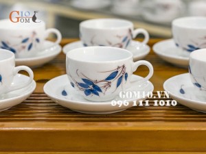 Bộ ấm chén dáng quả đào men trắng vẽ tre