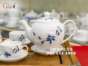 Bộ ấm chén dáng quả đào men trắng vẽ tre