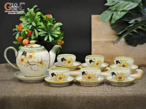 Bộ ấm chén dáng quả đào men vuốt vẽ hoa mai vàng, dung tích 500ml