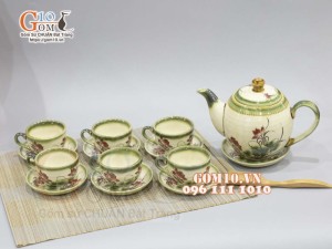 Bộ ấm chén dáng quả đào men vuốt, vẽ Sen 500ml