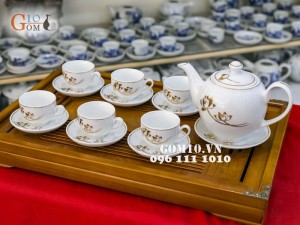 Bộ ấm chén dáng quả đào vẽ sen vàng kim