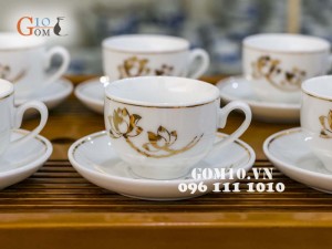 Bộ ấm chén dáng quả đào vẽ sen vàng kim