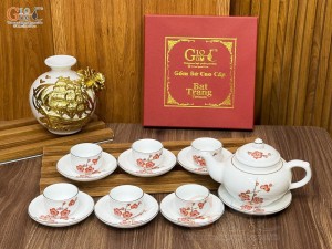 Bộ ấm chén dáng quả hồng dẹt men trắng vẽ hoa Đào đỏ, 350ml