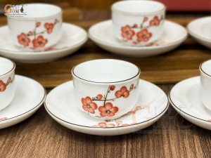 Bộ ấm chén dáng quả hồng dẹt men trắng vẽ hoa Đào đỏ, 350ml