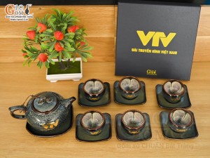 Bộ ấm chén dáng quả hồng men hỏa biến chén lòng hoa in logo VTV, 350ml