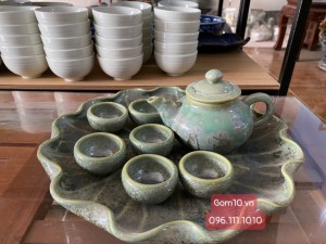 Bộ ấm chén dáng quả hồng men hoả biến xanh khay lá sen