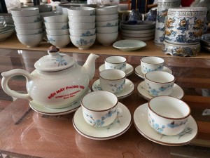 Bộ ấm chén dáng quả hồng men kem, 350ml  in logo hàng dư