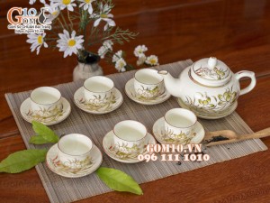 Bộ ấm chén dáng quả hồng men kem họa tiết hoa sen vẽ Vàng, 450ml