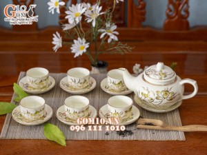 Bộ ấm chén dáng quả hồng men kem họa tiết hoa sen vẽ Vàng, 450ml