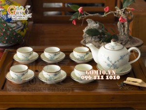 Bộ ấm chén dáng quả hồng men kem vẽ hoa Đào xanh, 350ml