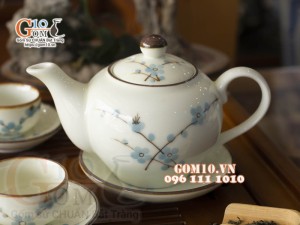 Bộ ấm chén dáng quả hồng men kem vẽ hoa Đào xanh, 350ml