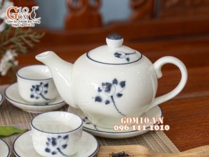 Bộ ấm chén dáng quả hồng men kem vẽ hoa Sen đen, 350ml