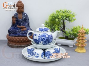 Bộ ấm chén dáng quả hồng men lam cổ vẽ Mai Thọ khay tròn, 280ml