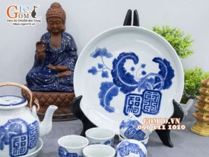 Bộ ấm chén dáng quả hồng men lam cổ vẽ Mai Thọ khay tròn, 280ml