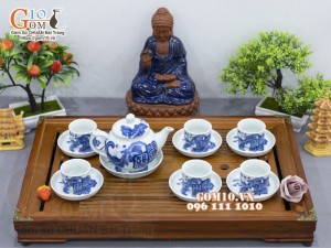 Bộ ấm chén dáng quả hồng men lam cổ vẽ Mai Thọ, 280ml