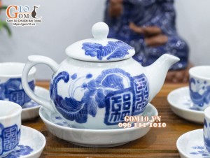 Bộ ấm chén dáng quả hồng men lam cổ vẽ Mai Thọ, 280ml