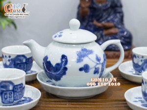 Bộ ấm chén dáng quả hồng men lam cổ vẽ Mai Thọ, 280ml