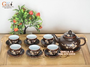 Bộ ấm chén dáng quả hồng men nâu chỉ đỏ khắc hoa mai trắng, 350ml