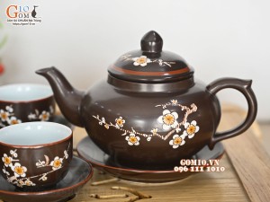 Bộ ấm chén dáng quả hồng men nâu chỉ đỏ khắc hoa mai trắng, 350ml