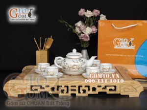 Bộ ấm chén dáng quả hồng men trắng họa tiết hoa Sen vẽ Vàng, 500ml