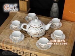 Bộ ấm chén dáng quả hồng men trắng họa tiết hoa Sen vẽ Vàng, 500ml