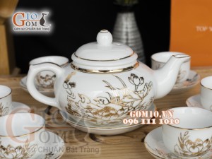 Bộ ấm chén dáng quả hồng men trắng họa tiết hoa Sen vẽ Vàng, 500ml