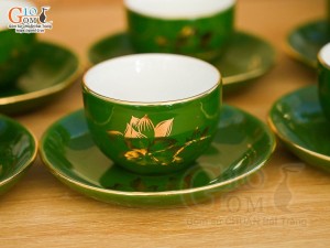 Bộ ấm chén dáng quả hồng men xanh hoa sen vẽ vàng kim, 350ml