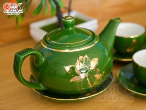 Bộ ấm chén dáng quả hồng men xanh hoa sen vẽ vàng kim, 350ml